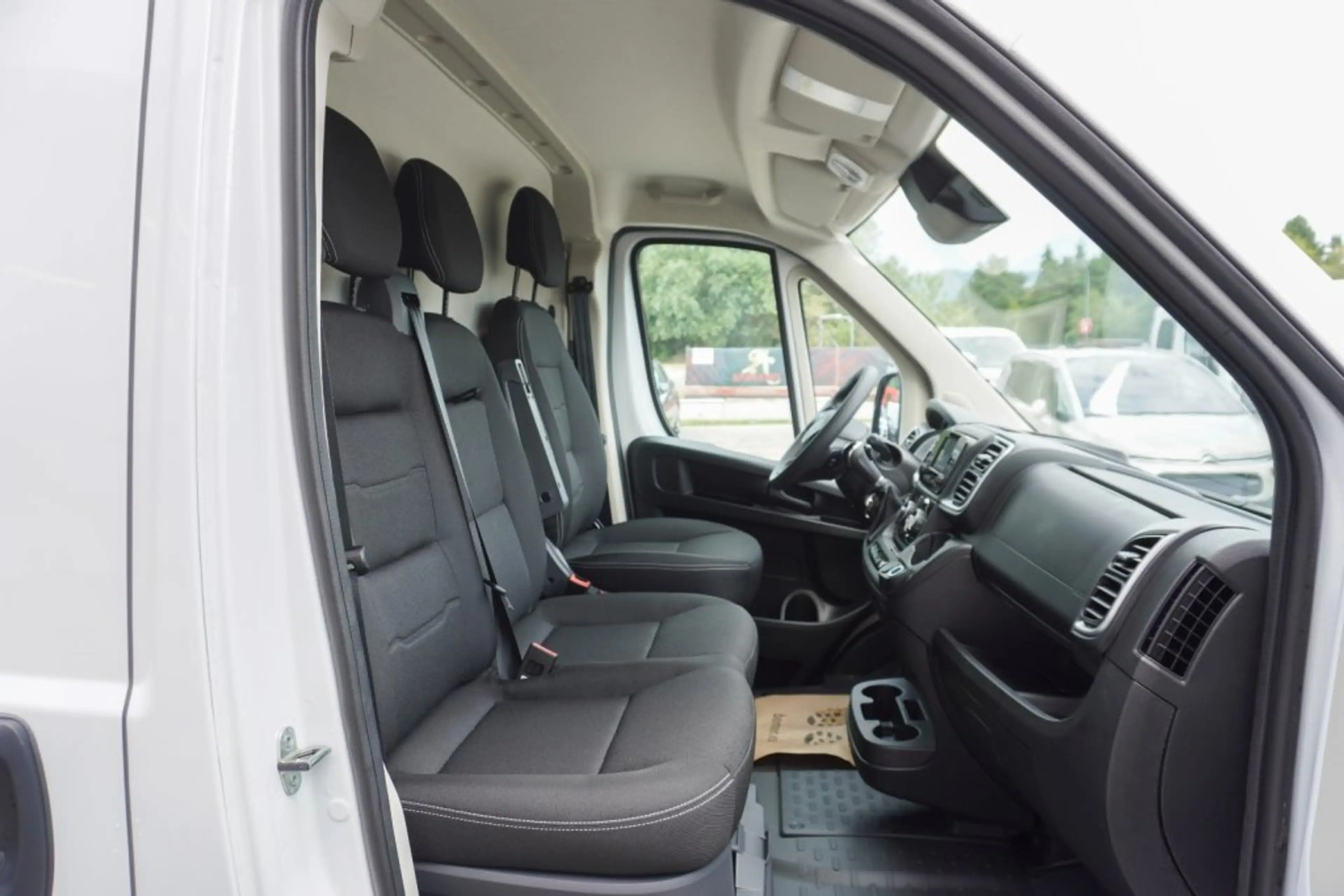 Peugeot Boxer KW L3H2 3.5T Heavy Diesel 180 Automatik — photo 12