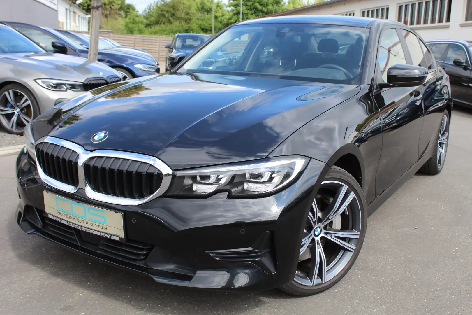 BMW 330 i xDrive Advantage Limo.+HUD+Leder+Hifi+DAB+19Zoll Schwarz - 2