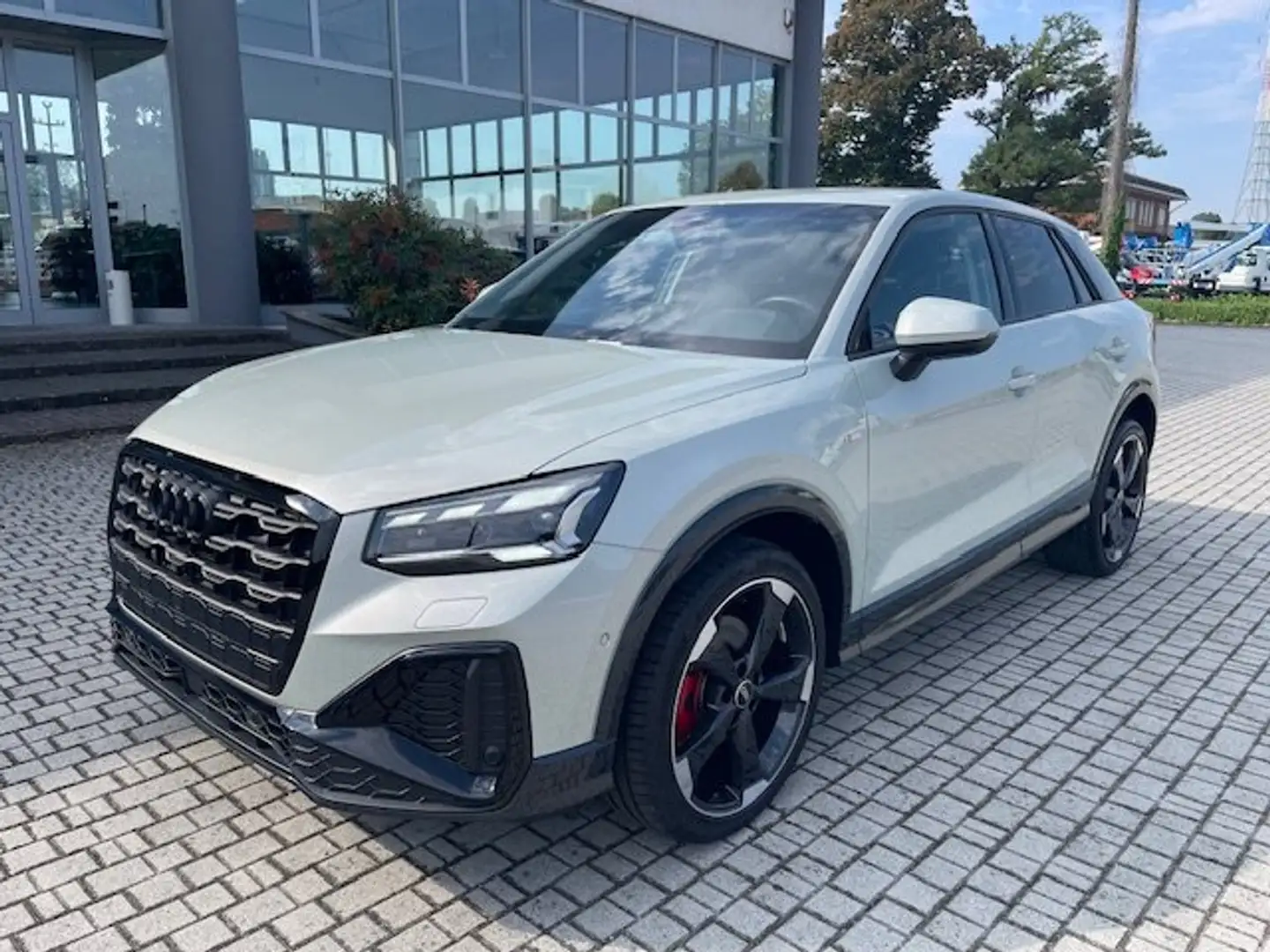 Audi Q2 35 TFSI S line S tronic 19/MATRIX/BLACK P./ACC Argento - 2