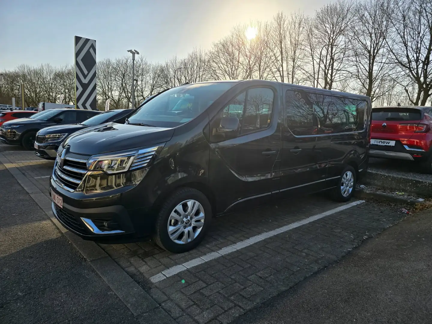 Renault Trafic type: JL / Variante: JM9R / Version: MUAUC64A2B3B. Noir - 1