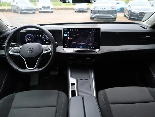 Volkswagen Passat view 13