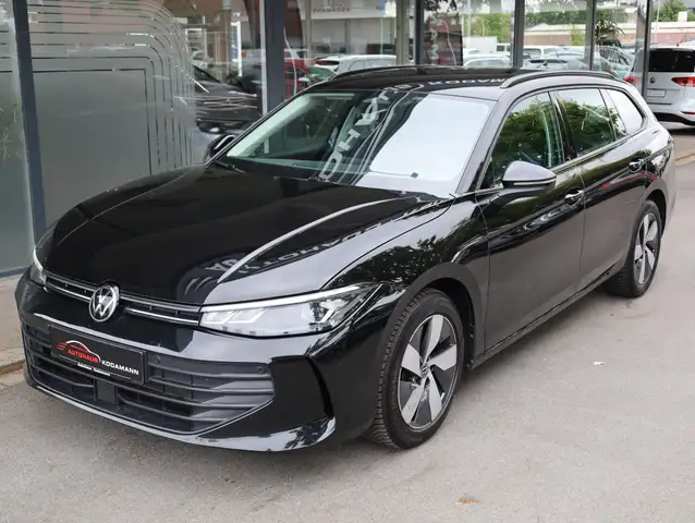Volkswagen Passat view 4