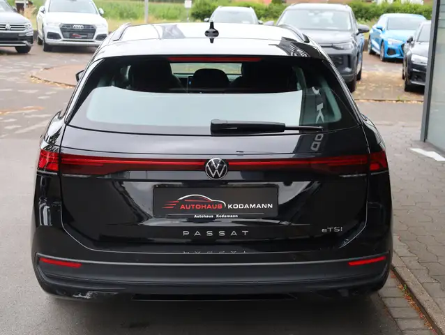 Volkswagen Passat view 8