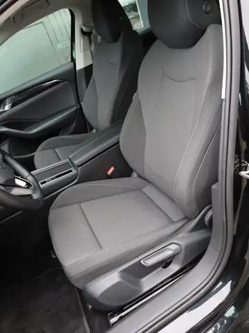 Volkswagen Passat view 11