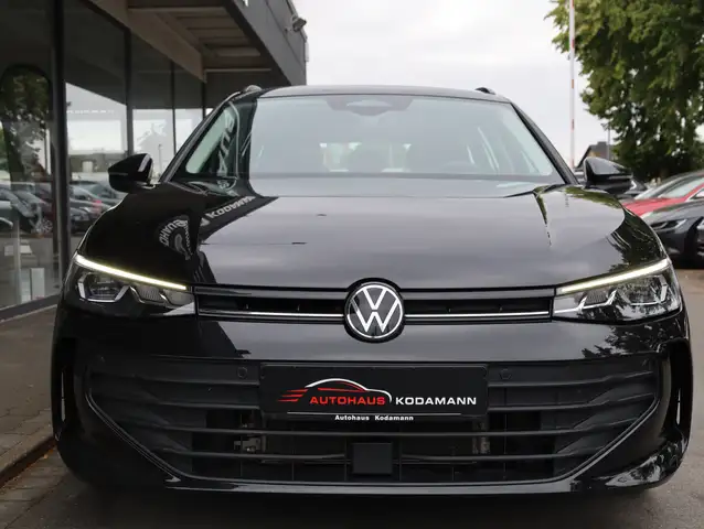 Volkswagen Passat view 3