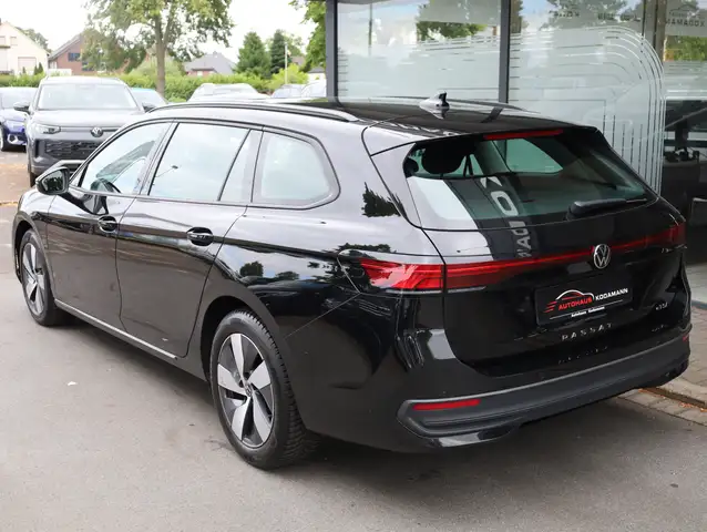 Volkswagen Passat view 6