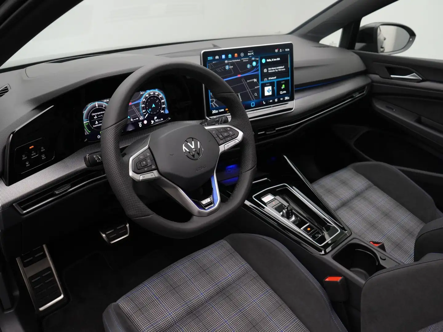 Volkswagen Golf 1.5 272 pk DSG eHybrid GTE | Panoramadak | Trekhaa Zwart - 2