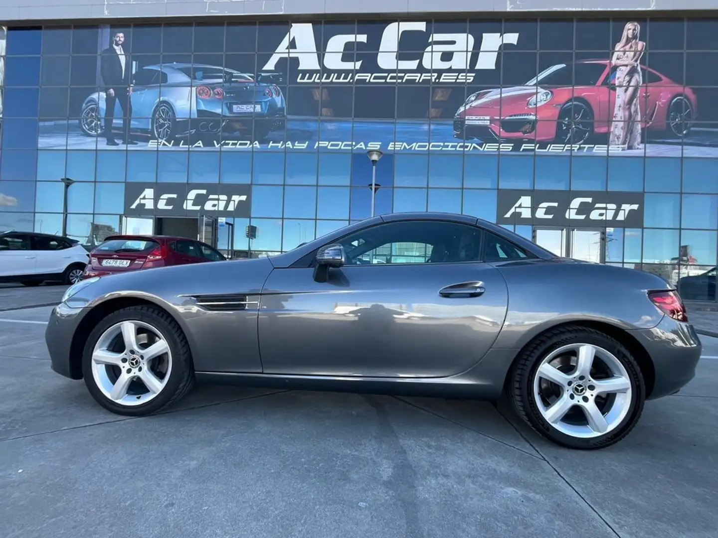 Mercedes-Benz SLC 200 Gris - 2