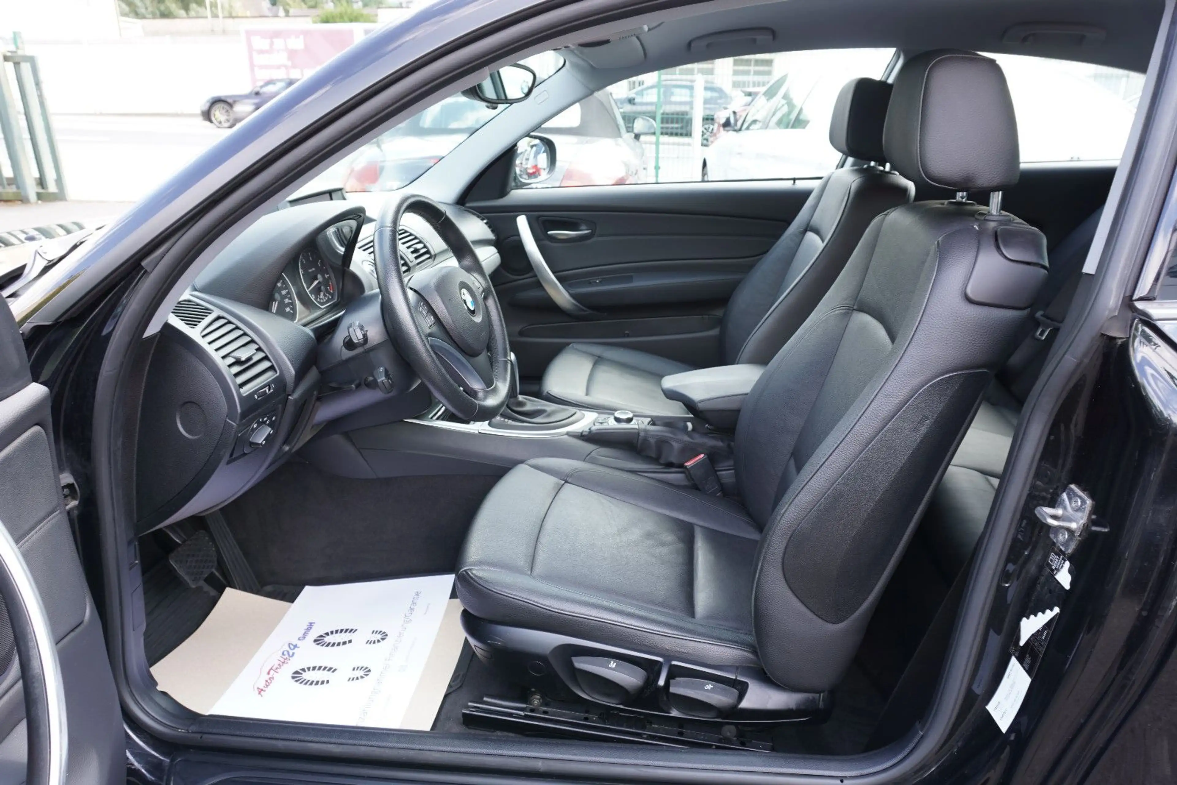 BMW 116 i Lifestyle *Automatik*Leder*Xenon*Navi*+++ — photo 13
