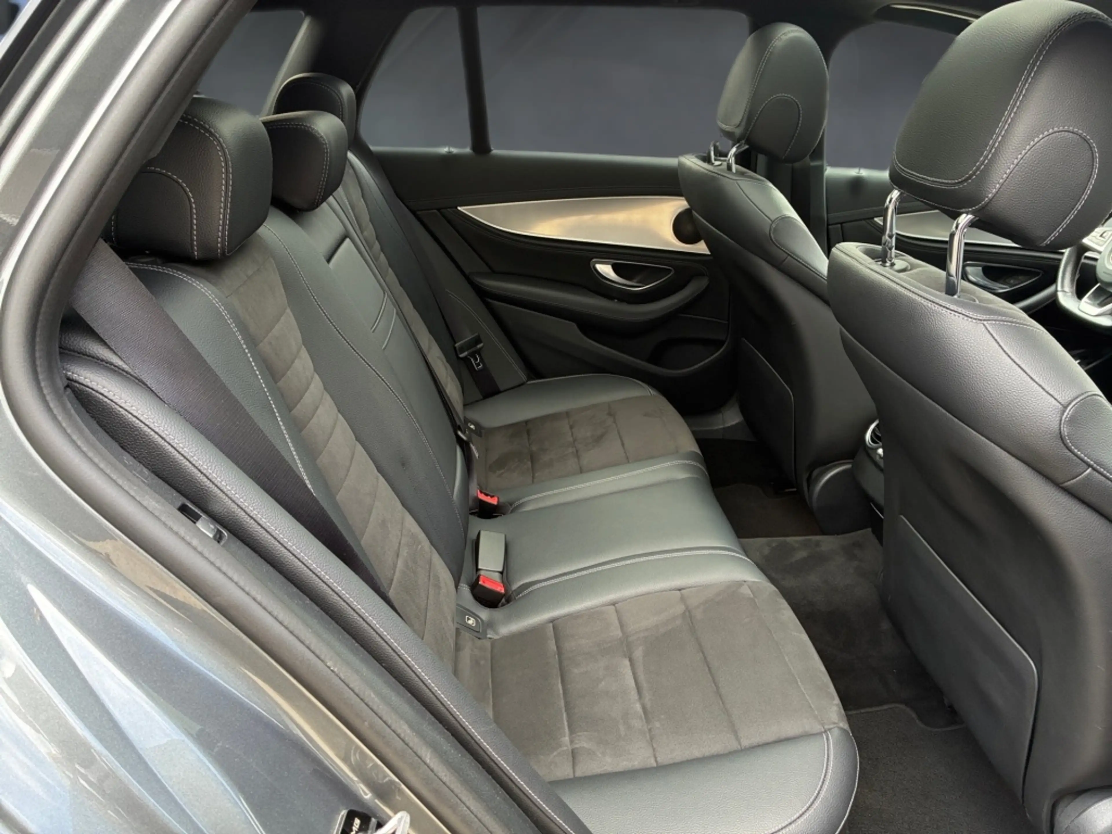 Mercedes-Benz E 350 d 4M T AMG+NIGHT+DISTRONIC+AHK+MBEAM+COMAN — photo 14