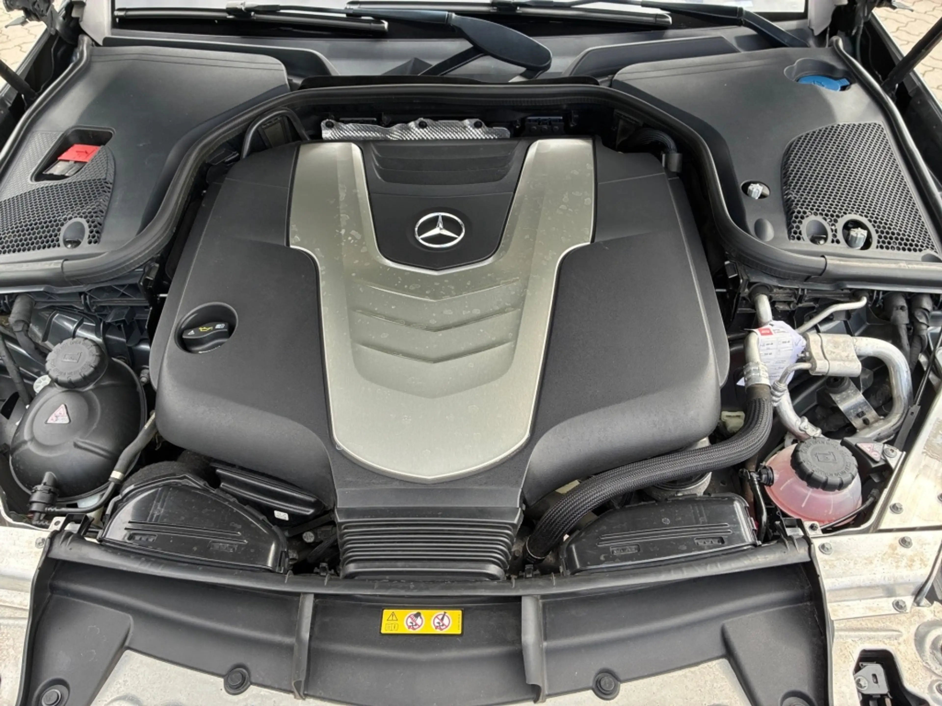 Mercedes-Benz E 350 d 4M T AMG+NIGHT+DISTRONIC+AHK+MBEAM+COMAN — photo 5