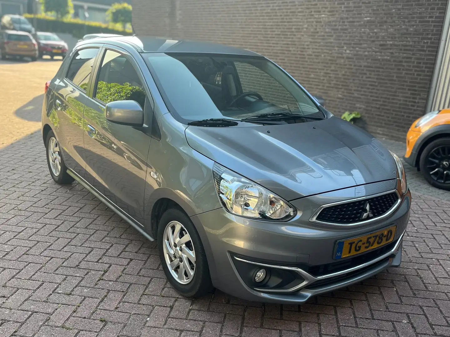 Mitsubishi Space Star Space Star 1.2 Connect Pro Grijs - 1