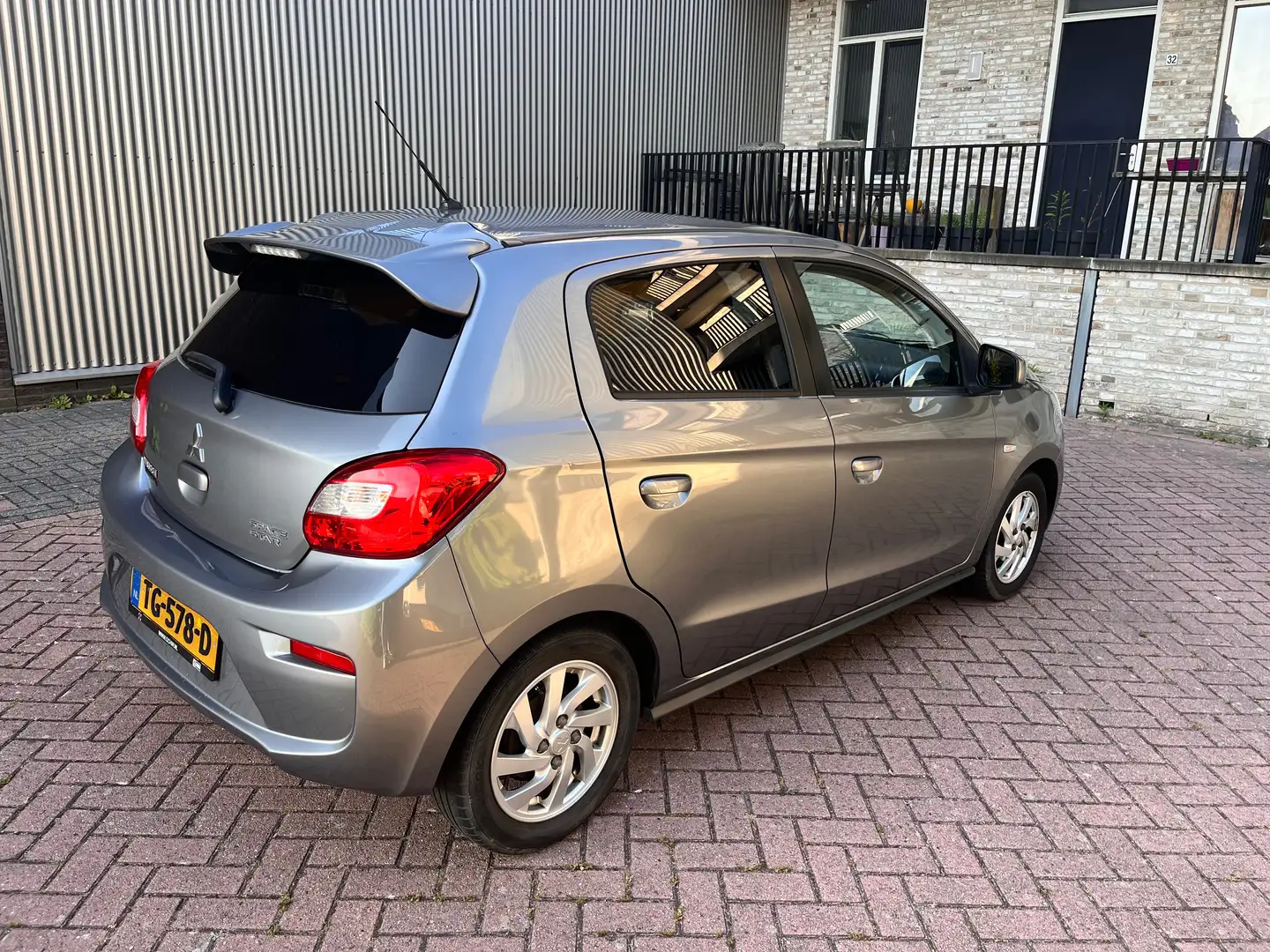 Mitsubishi Space Star Space Star 1.2 Connect Pro Grijs - 2