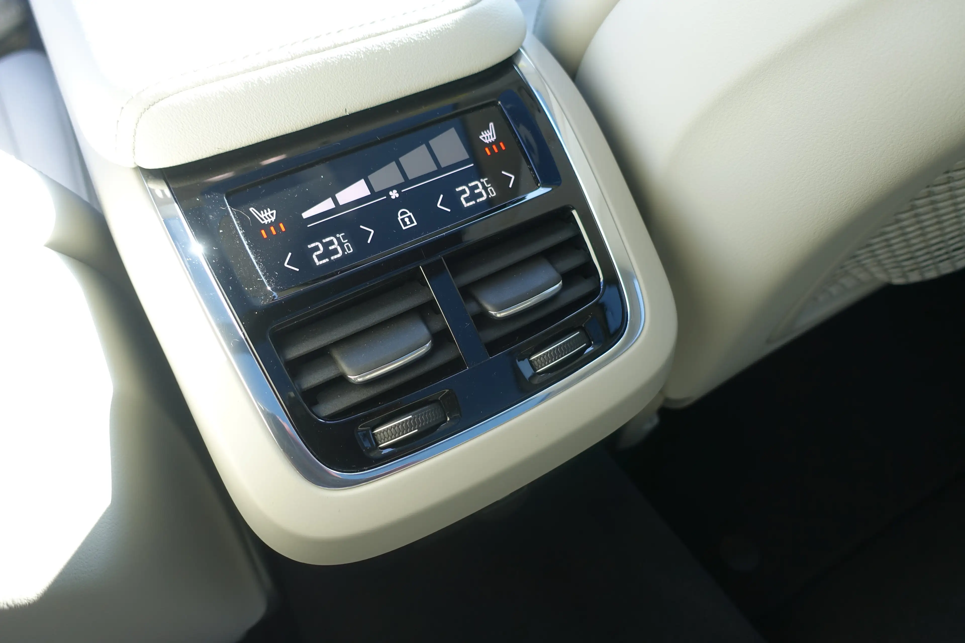 Volvo V60 Cross Country Ultimate AWD Geartronic Vollaus. leasingfähig — photo 15
