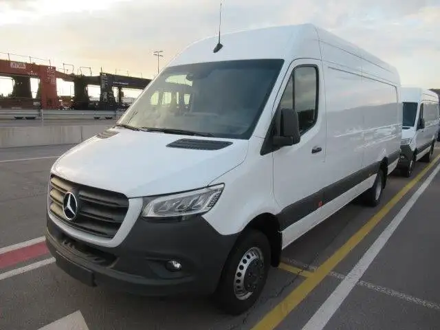 Mercedes-Benz Sprinter main image