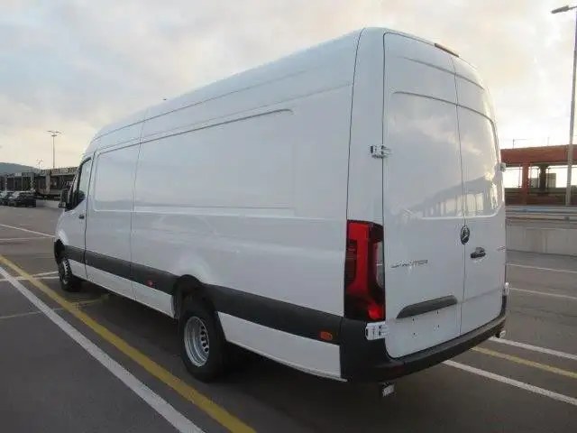 Mercedes-Benz Sprinter view 2