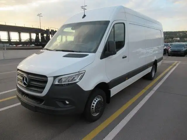 Mercedes-Benz Sprinter view 5