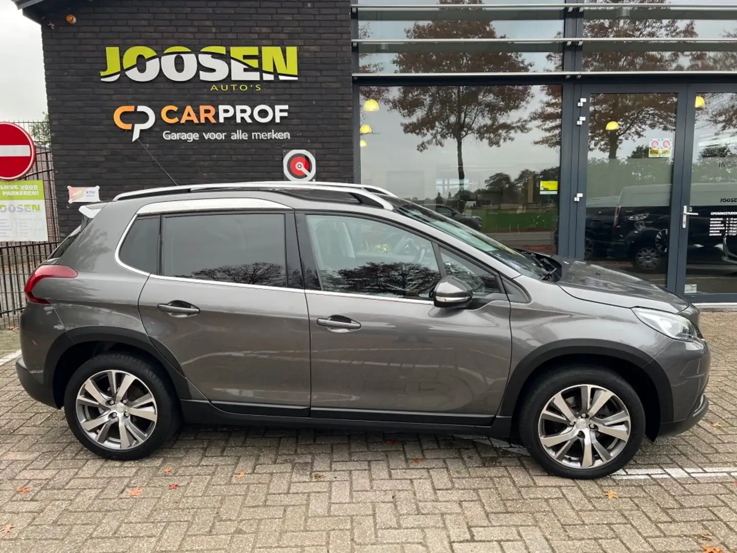 Peugeot 2008 1.2 PURETECH ALLURE Grijs - 2
