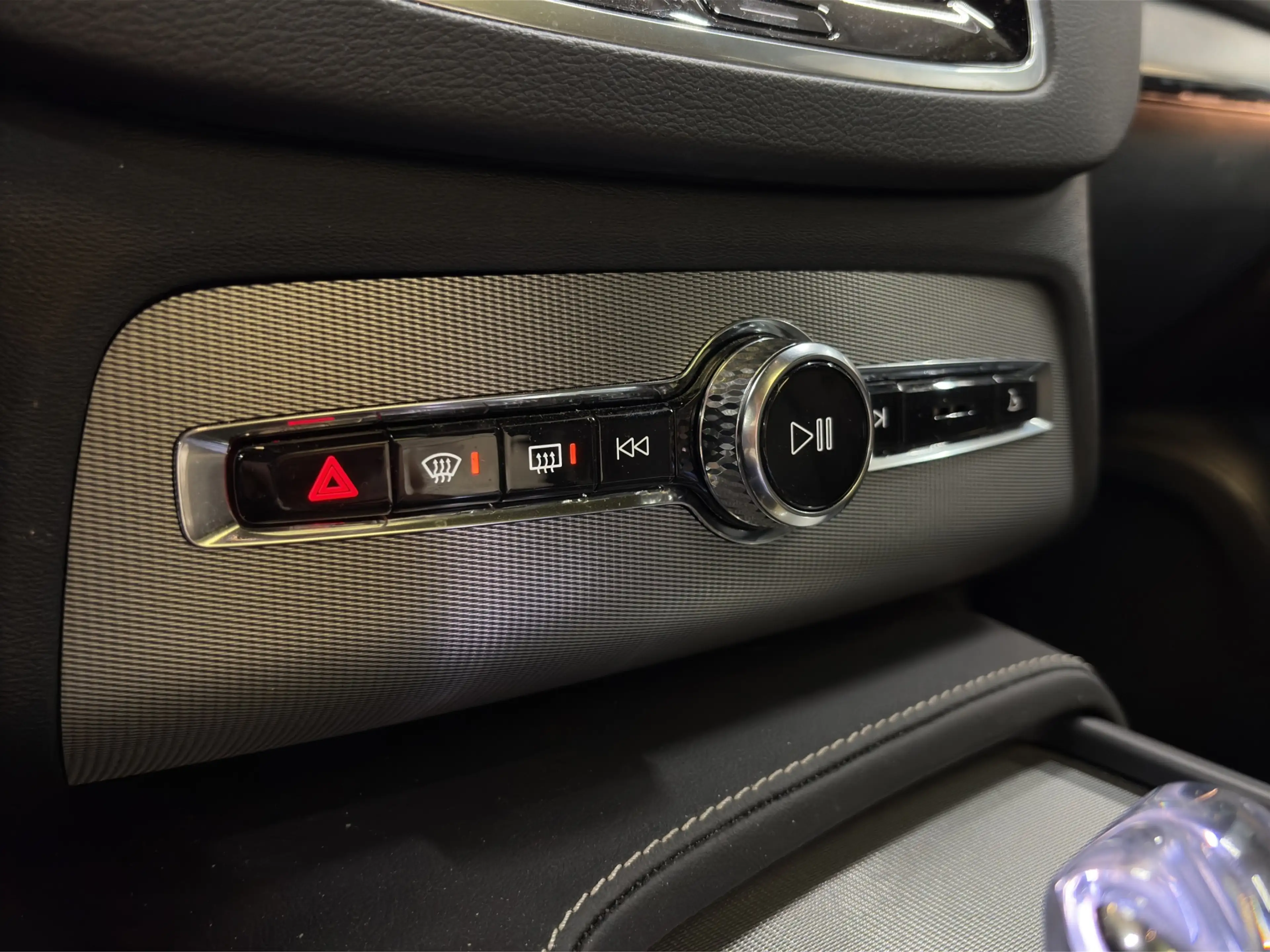 Volvo XC90 2.0 T8 Recharge AWD Ultimate Dark | Bowers&Wilkins — photo 30
