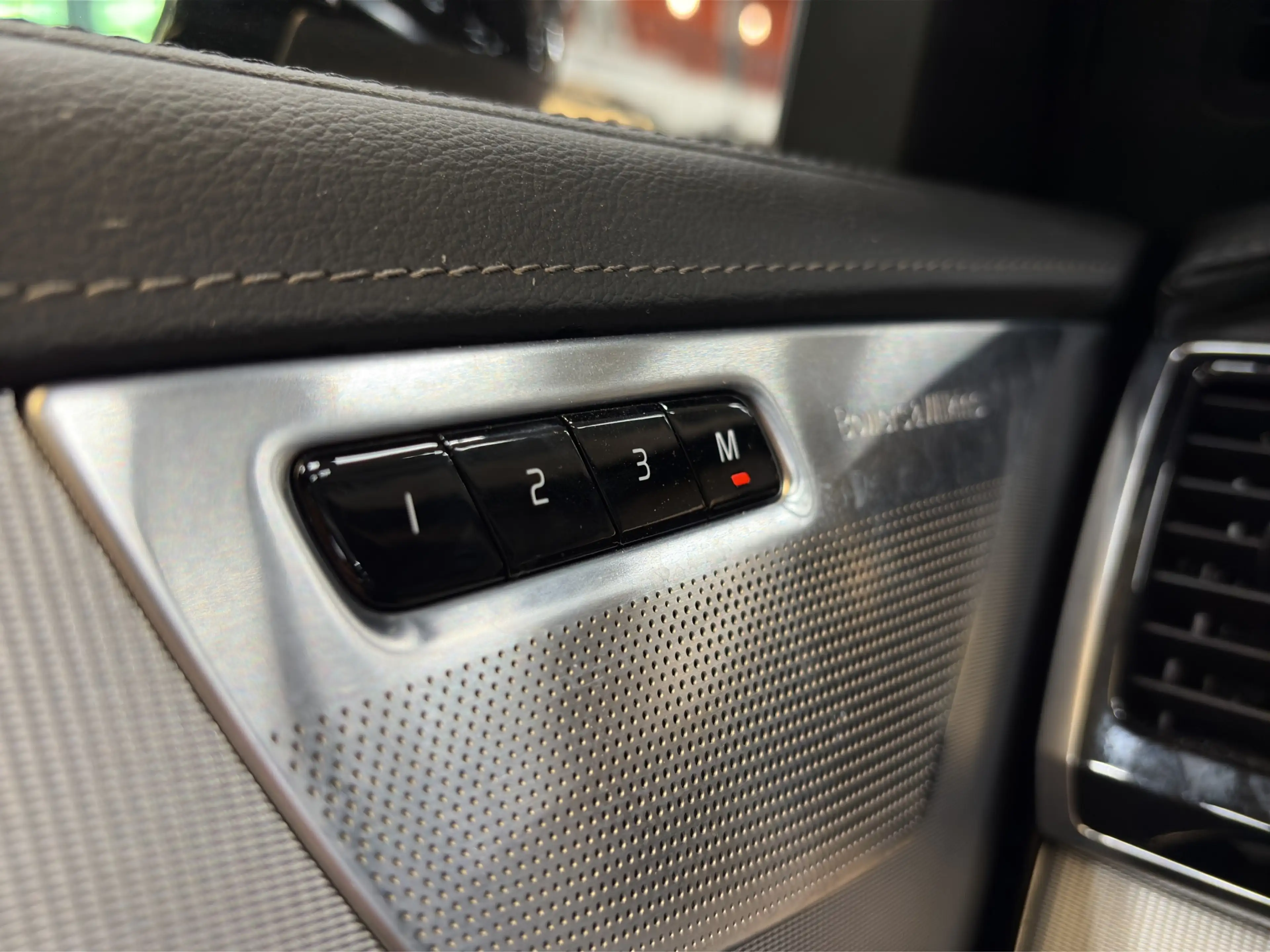 Volvo XC90 2.0 T8 Recharge AWD Ultimate Dark | Bowers&Wilkins — photo 31