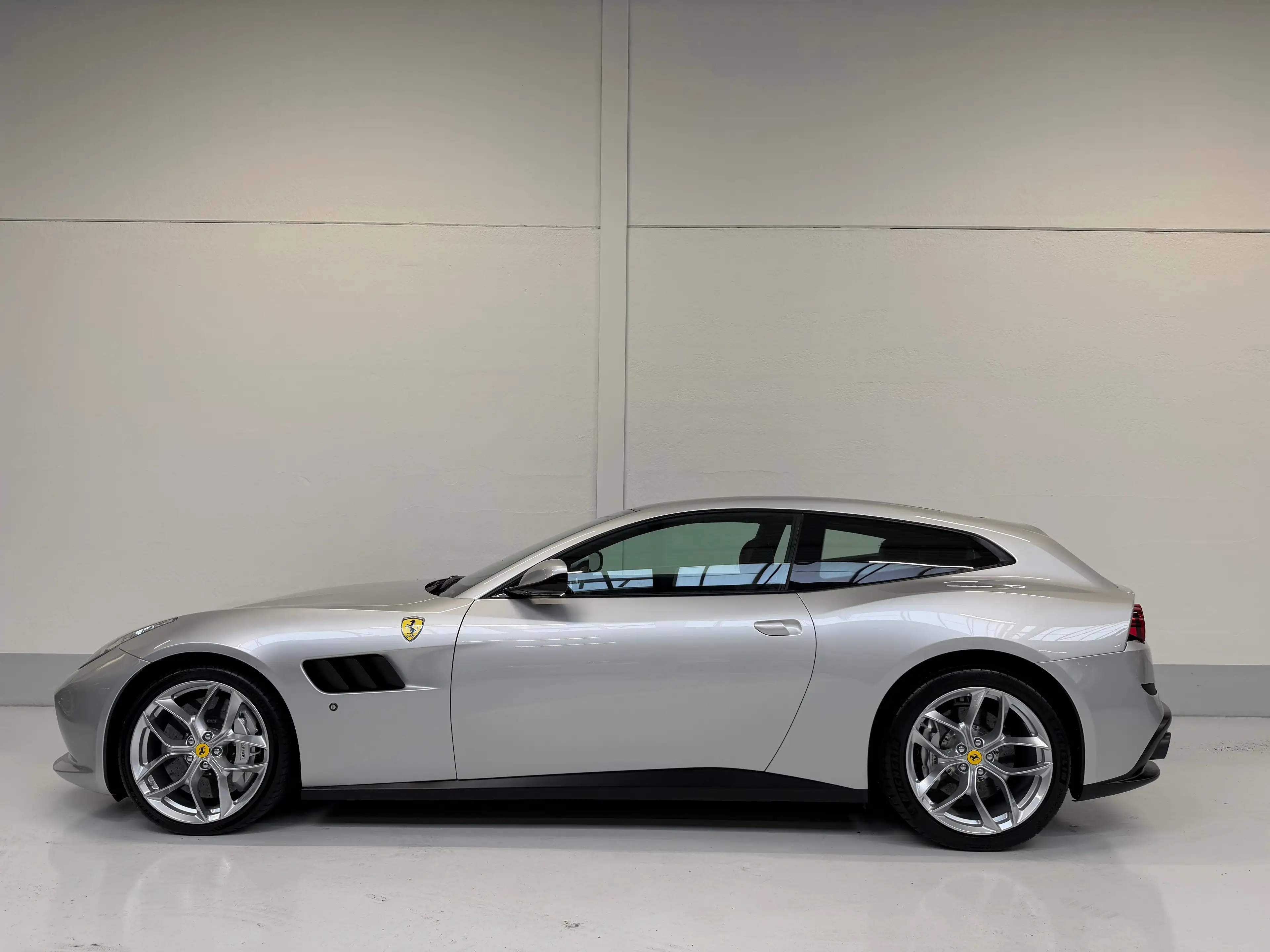 Ferrari GTC4 Lusso T 3.9 Turbo V8 F1