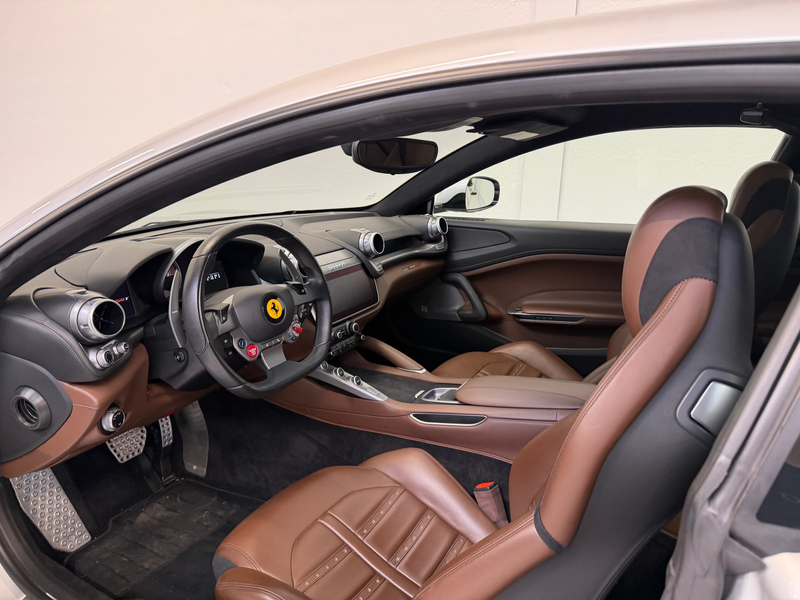 Ferrari GTC4 Lusso T 3.9 Turbo V8 F1 — photo 4