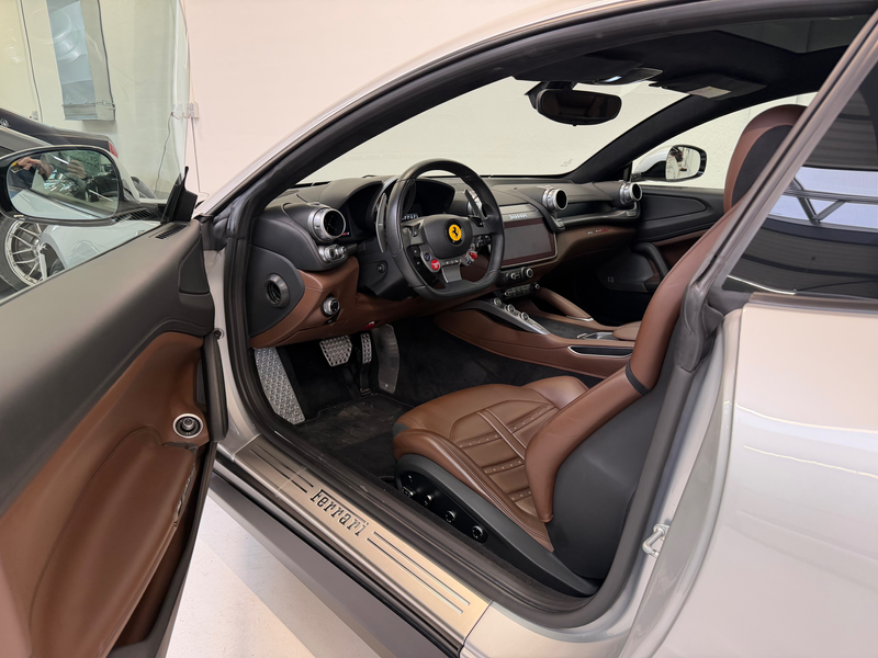 Ferrari GTC4 Lusso T 3.9 Turbo V8 F1 — photo 2