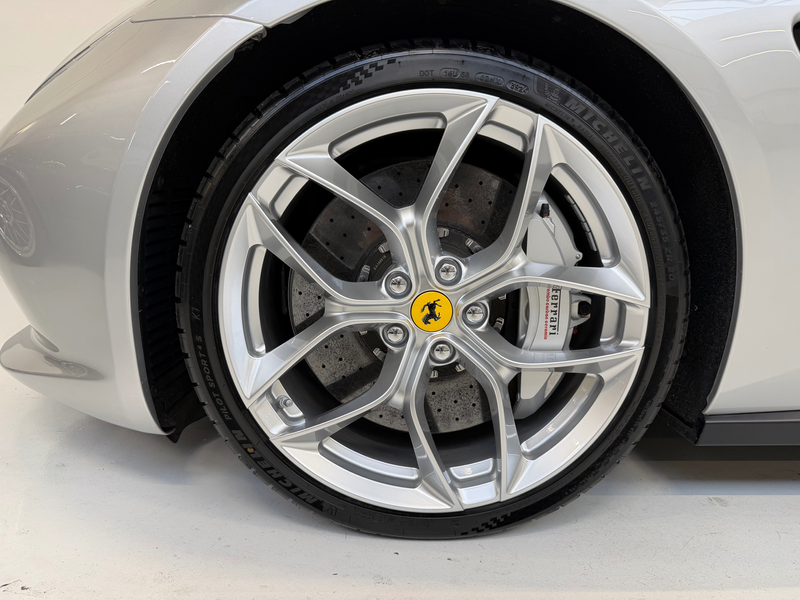 Ferrari GTC4 Lusso T 3.9 Turbo V8 F1 — photo 13