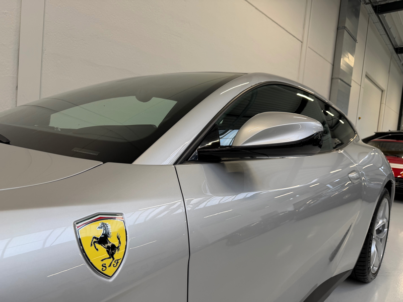 Ferrari GTC4 Lusso T 3.9 Turbo V8 F1 — photo 12