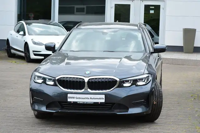 BMW 3 Series view 5
