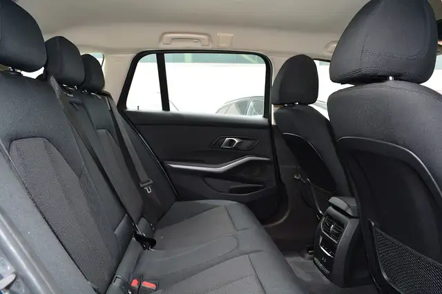 BMW 3 Series view 6