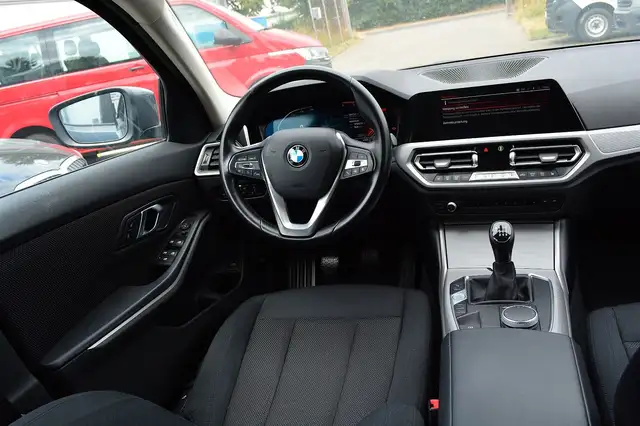 BMW 3 Series view 14