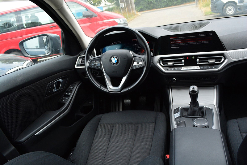 BMW 318 3 Touring 318 d Advantage — photo 14