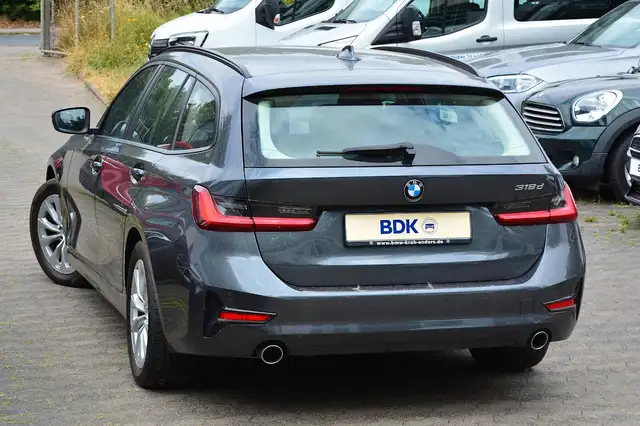 BMW 3 Series view 3