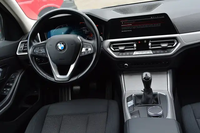 BMW 3 Series view 13