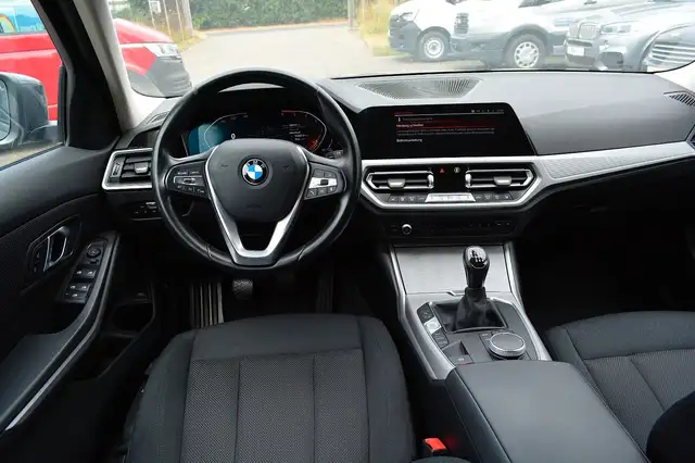 BMW 3 Series view 15