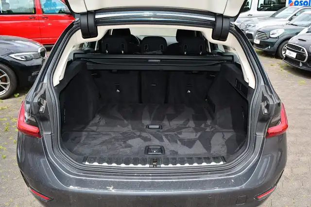 BMW 3 Series view 11