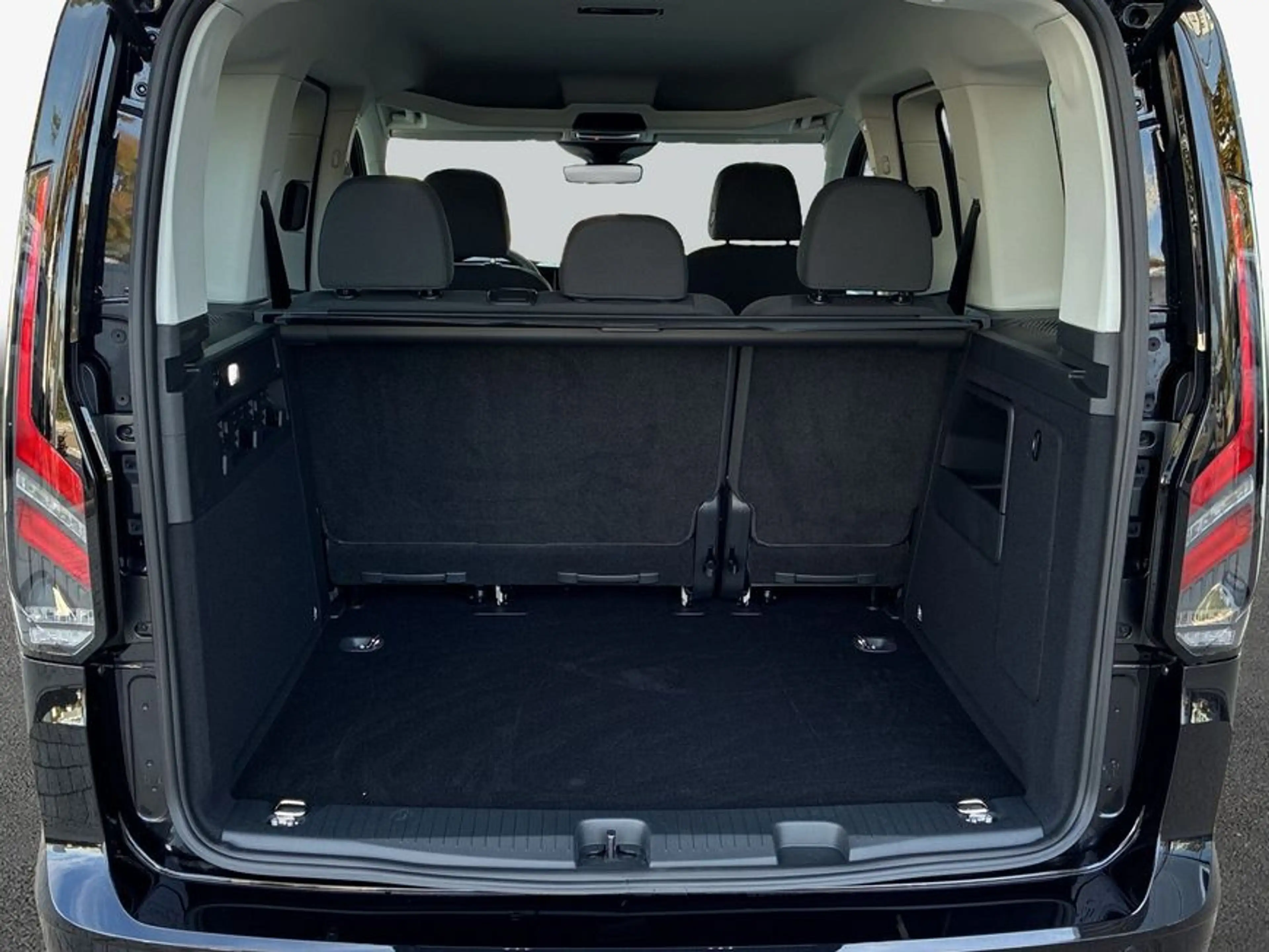 Ford Tourneo Connect 1.5 EcoBoost Aut. TITANIUM 85 kW, — photo 8
