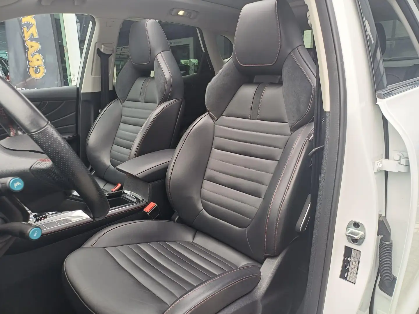 MG EHS 1.5 TGDI Luxury Weiß - 2