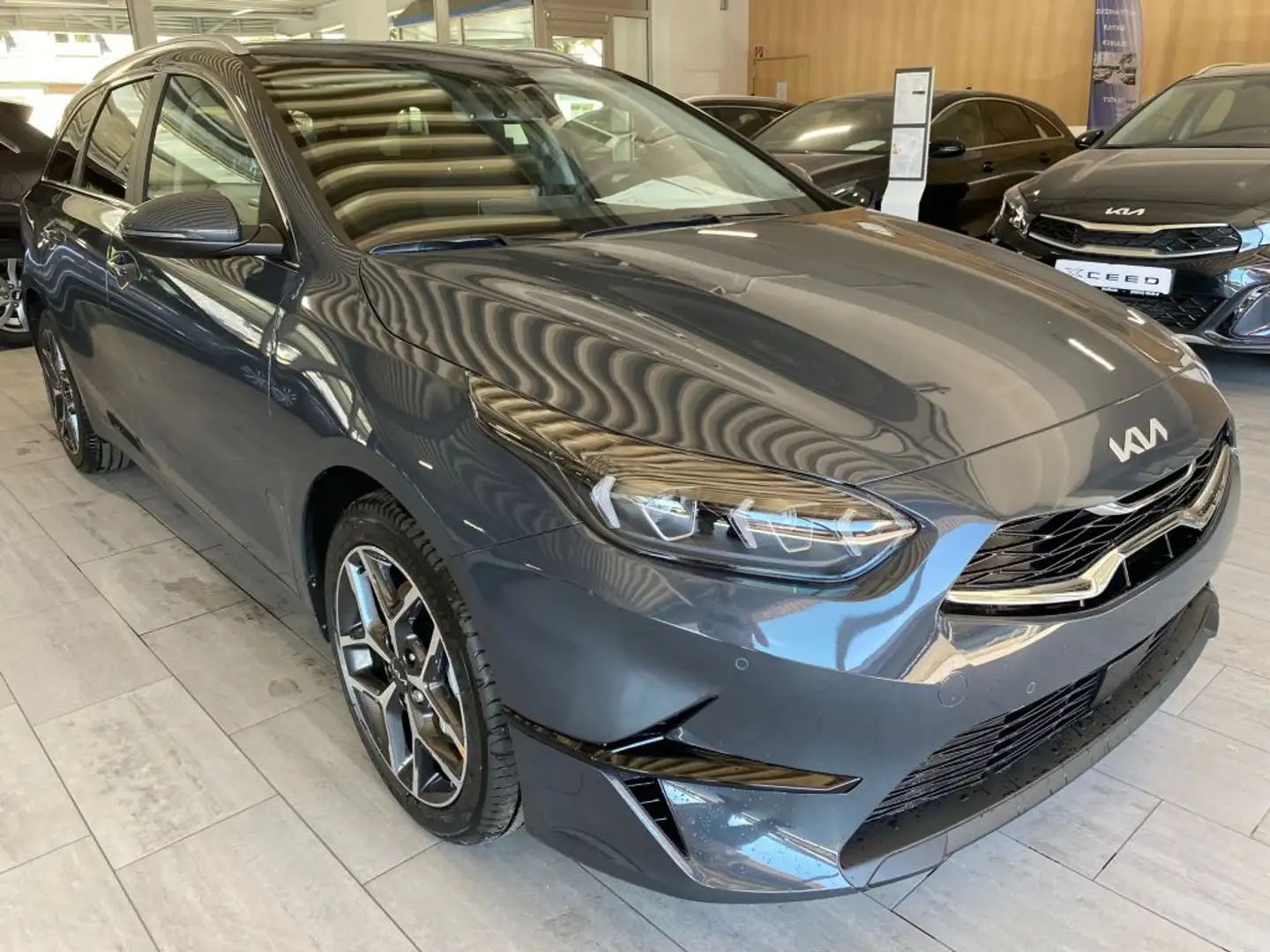 Kia Ceed SW / cee'd SW 1.5 T-GDI DCT7 (48V M-H) Ultimate Edition (CD) Grau - 1