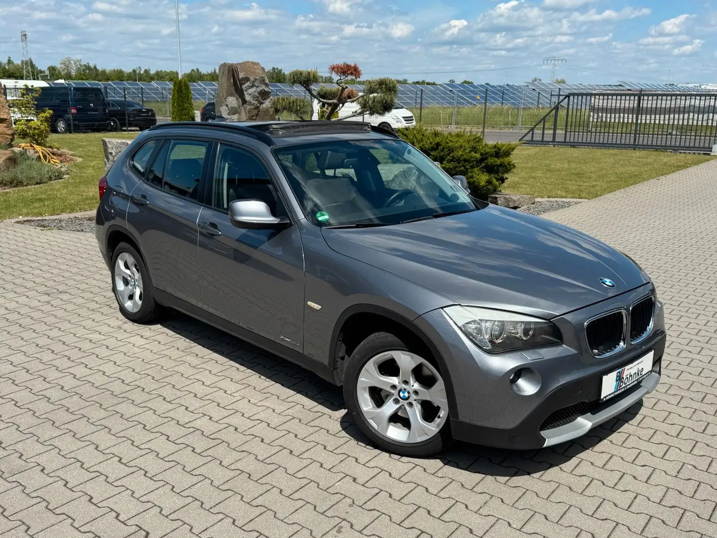 BMW X1 25 i xDrive XENON NAVI PANO SHZ MOTORSCHADEN Gris - 1