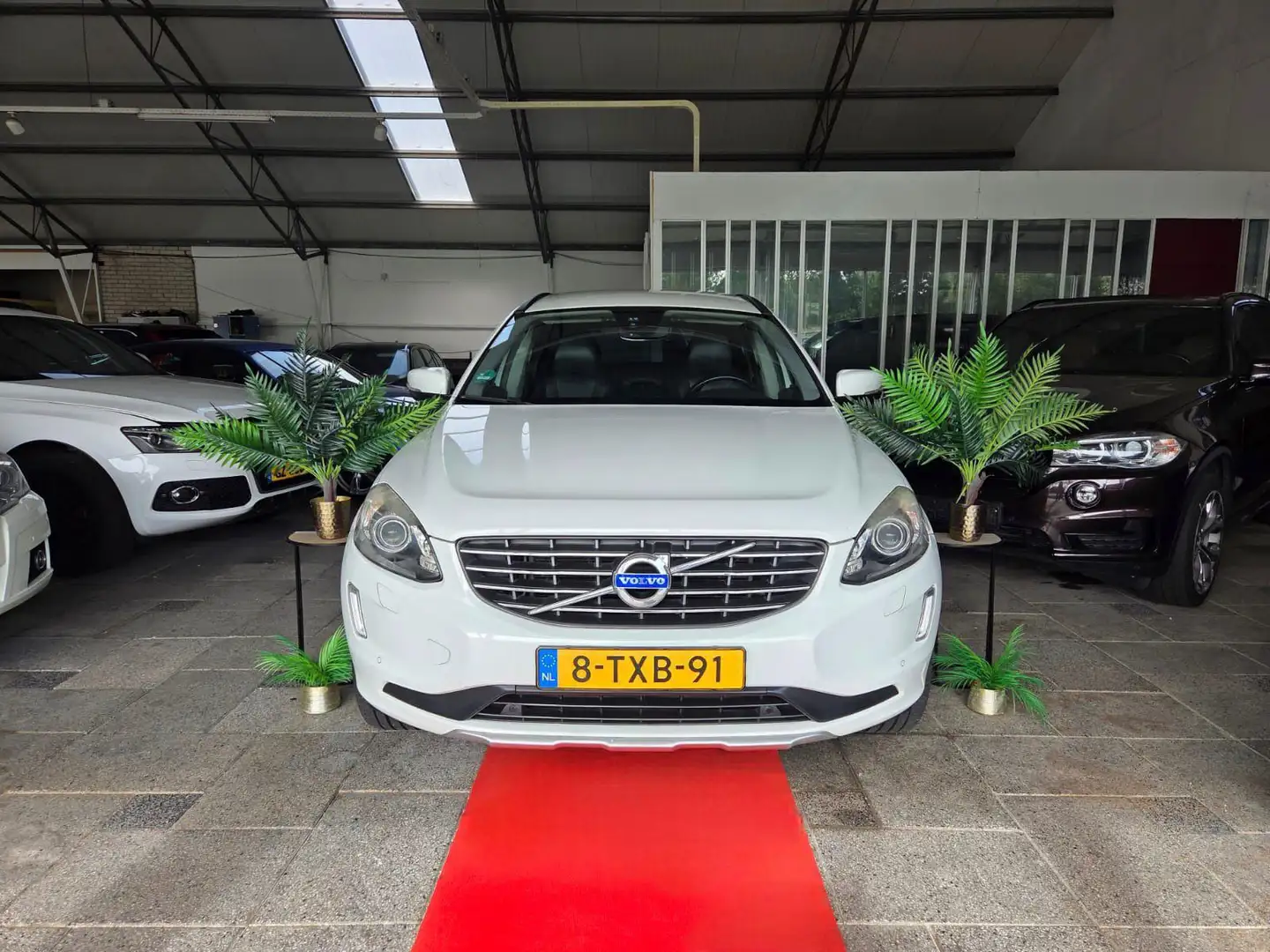 Volvo XC60 2.4 D4 AUT AWD 4X4 FACELIFT LEDER! 2014 Wit - 1