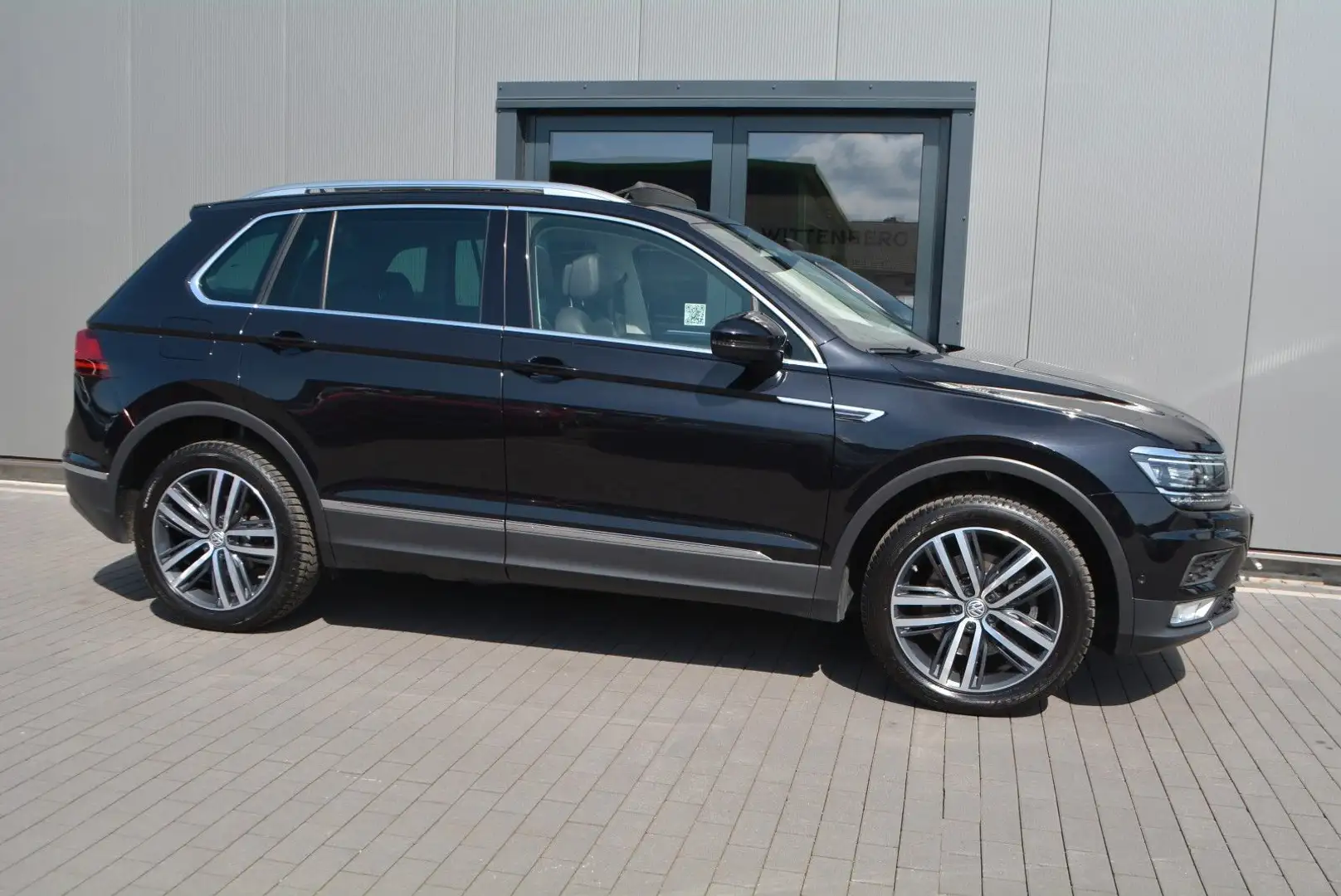 Volkswagen Tiguan Highline 4Motion Panorama-Kamera-LED-AHK Negro - 2