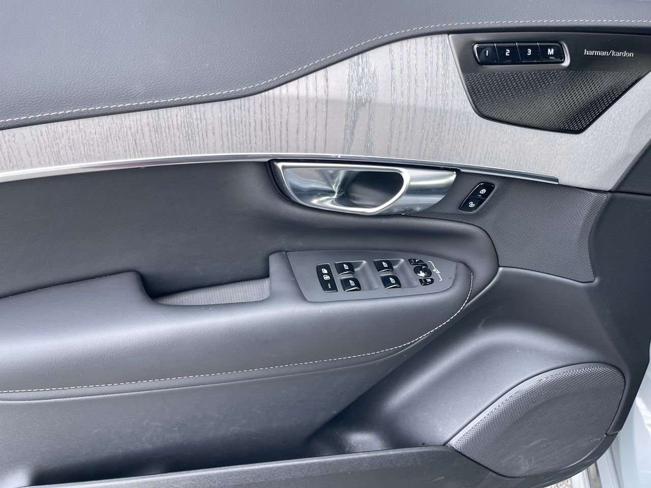 2025 Volvo XC90 B6 AWD Ultra Bright Theme, Adaptive Cruise One Own thumb 20