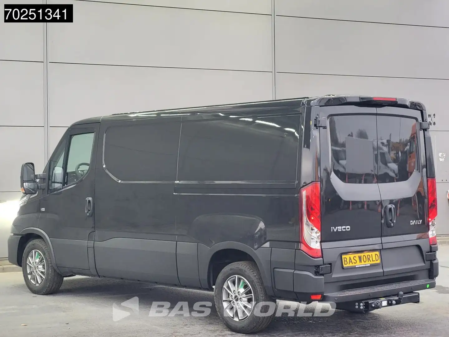 Iveco Daily 35S21 3.0L Automaat Laag dak L2H1 2025model LED Na Negro - 2