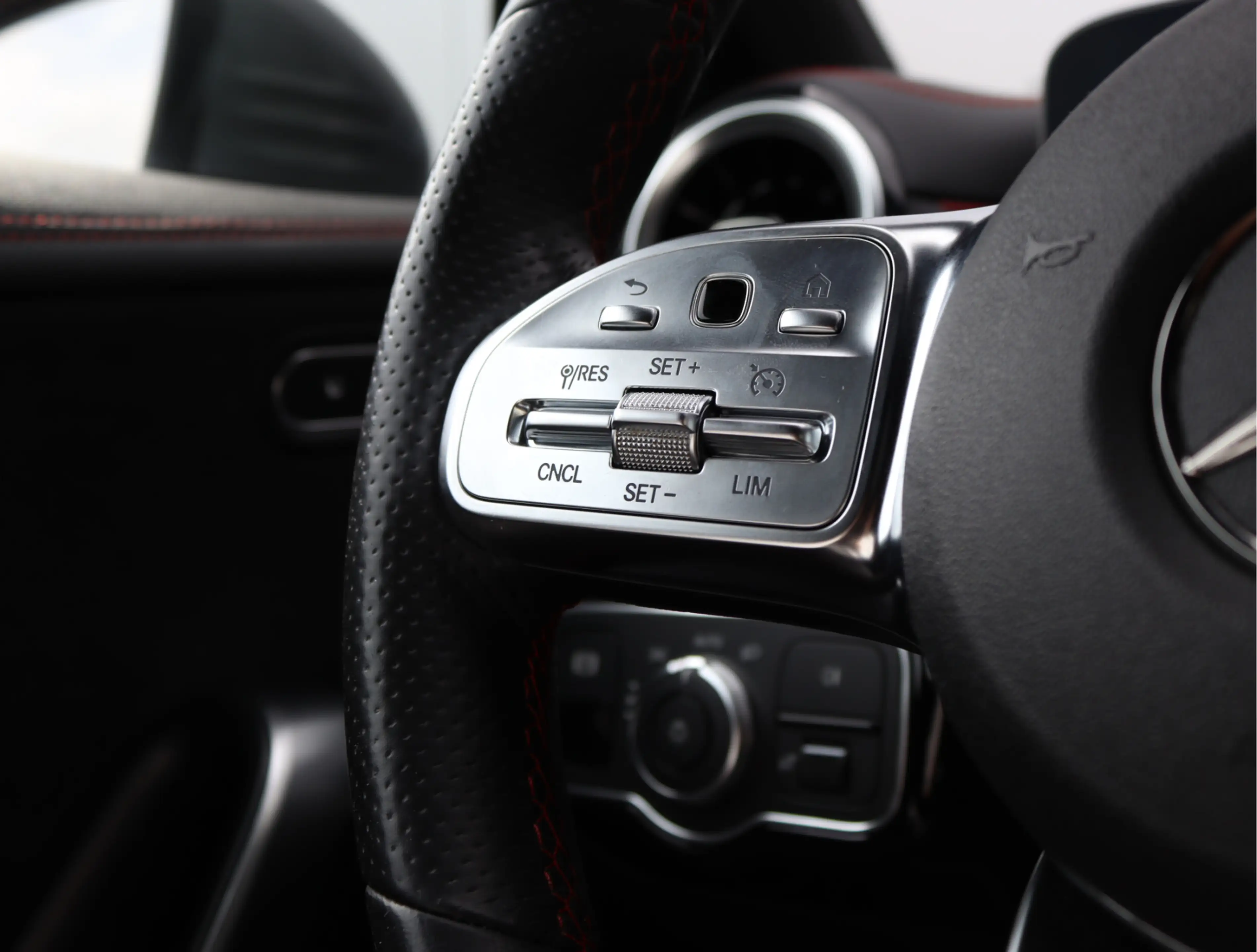 Mercedes-Benz CLA 250 Shooting Brake e AMG-line | Keyless | Carplay | SO — photo 35