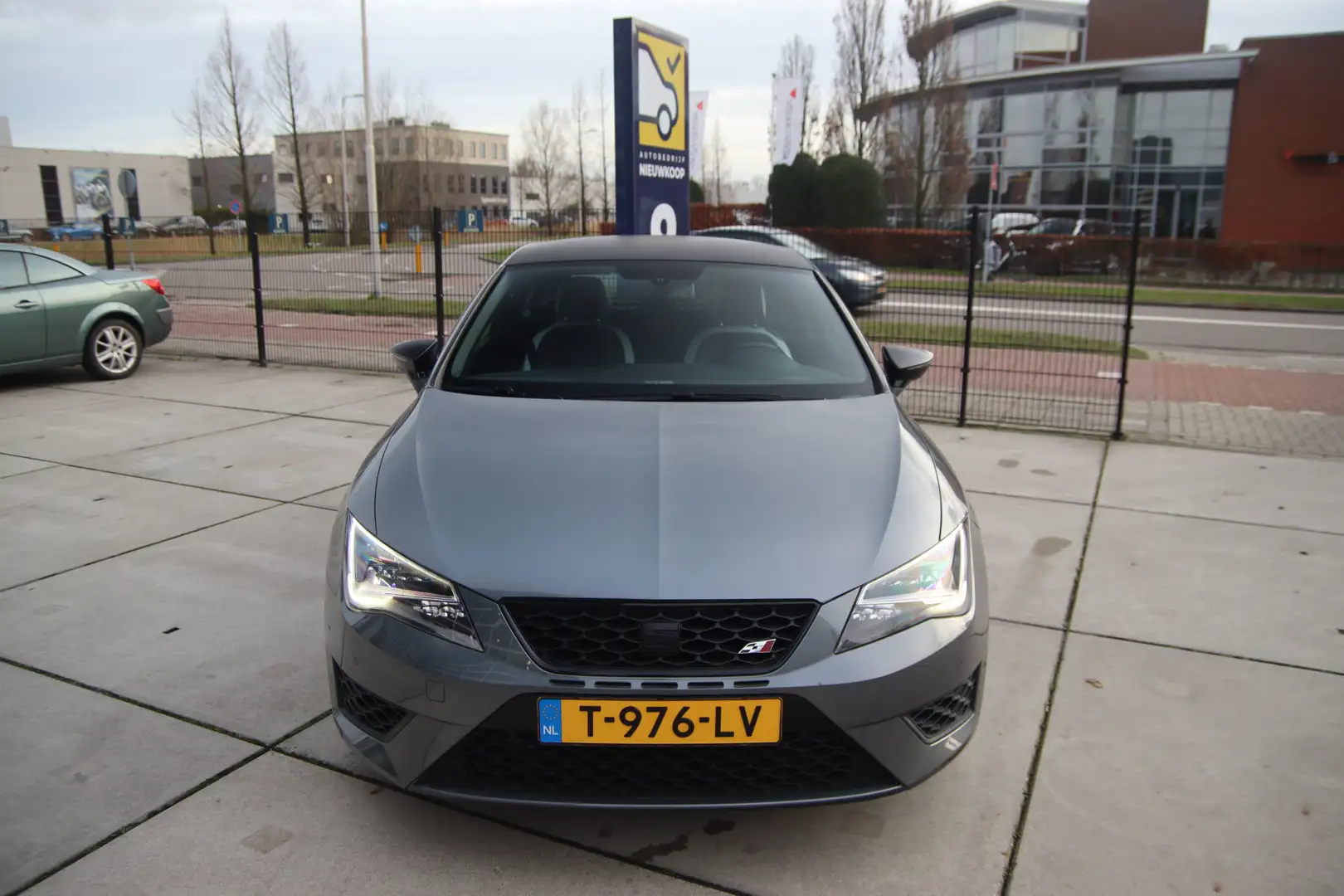 SEAT Leon SC 2.0 TSI Cupra 280 H6 1e eig, Dealer ond, DCC, N Grau - 2