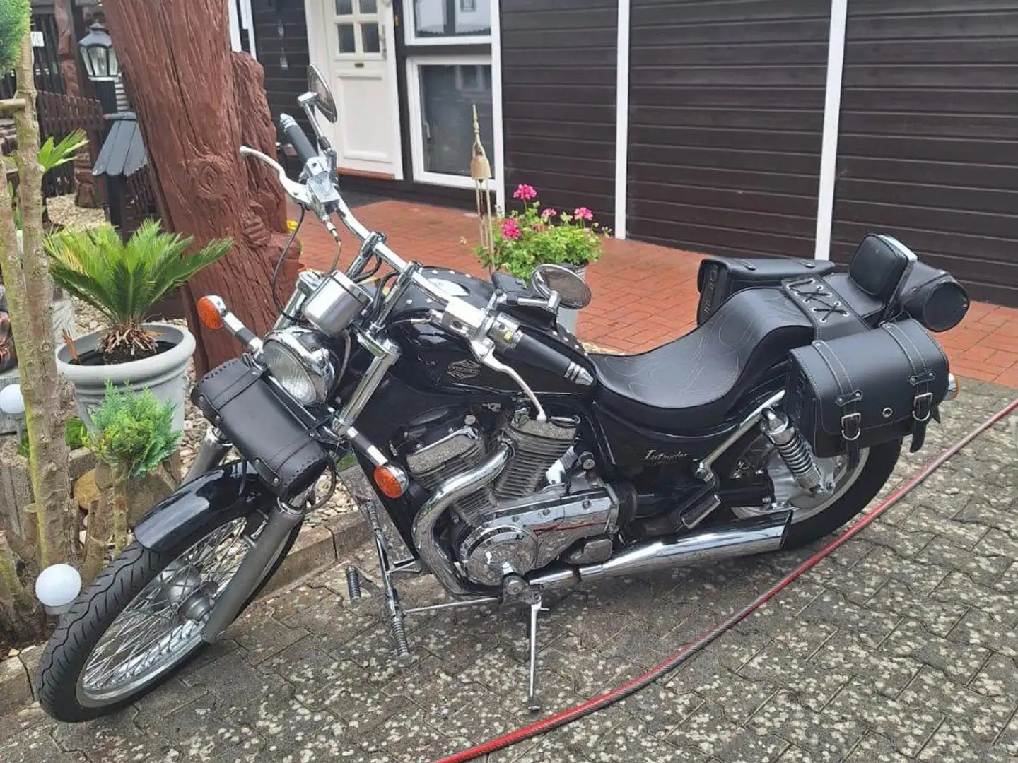 Suzuki Intruder C Schwarz - 2