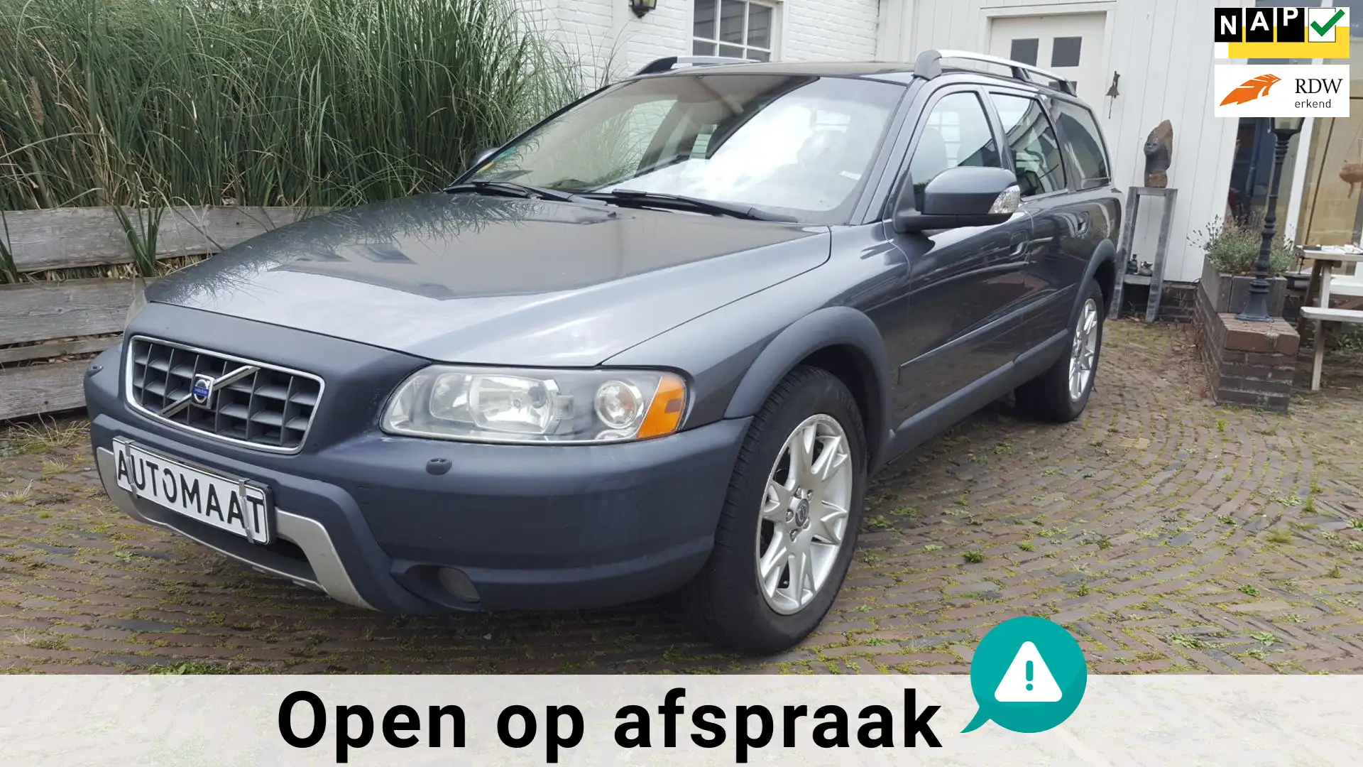 Volvo XC70 2.4 D5 AWD Automaat, zeer nette auto die heel fijn Gris - 1