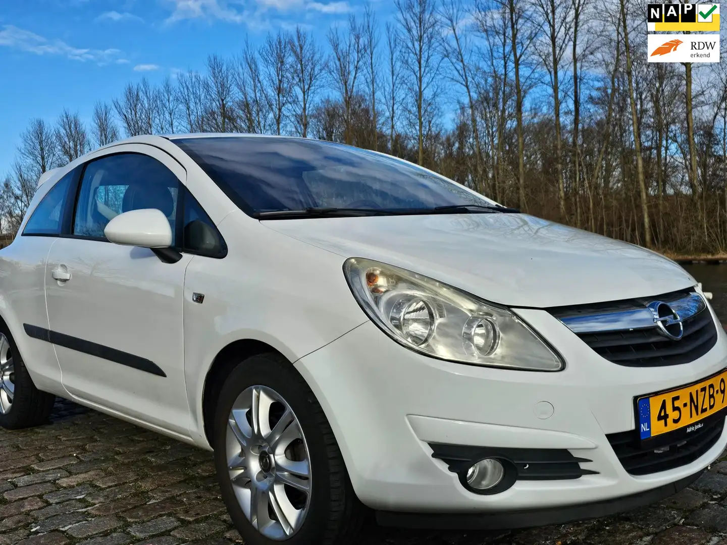 Opel Corsa 1.2-16V Cosmo Automaat 2e eigenaar lage km cruis c Wit - 1